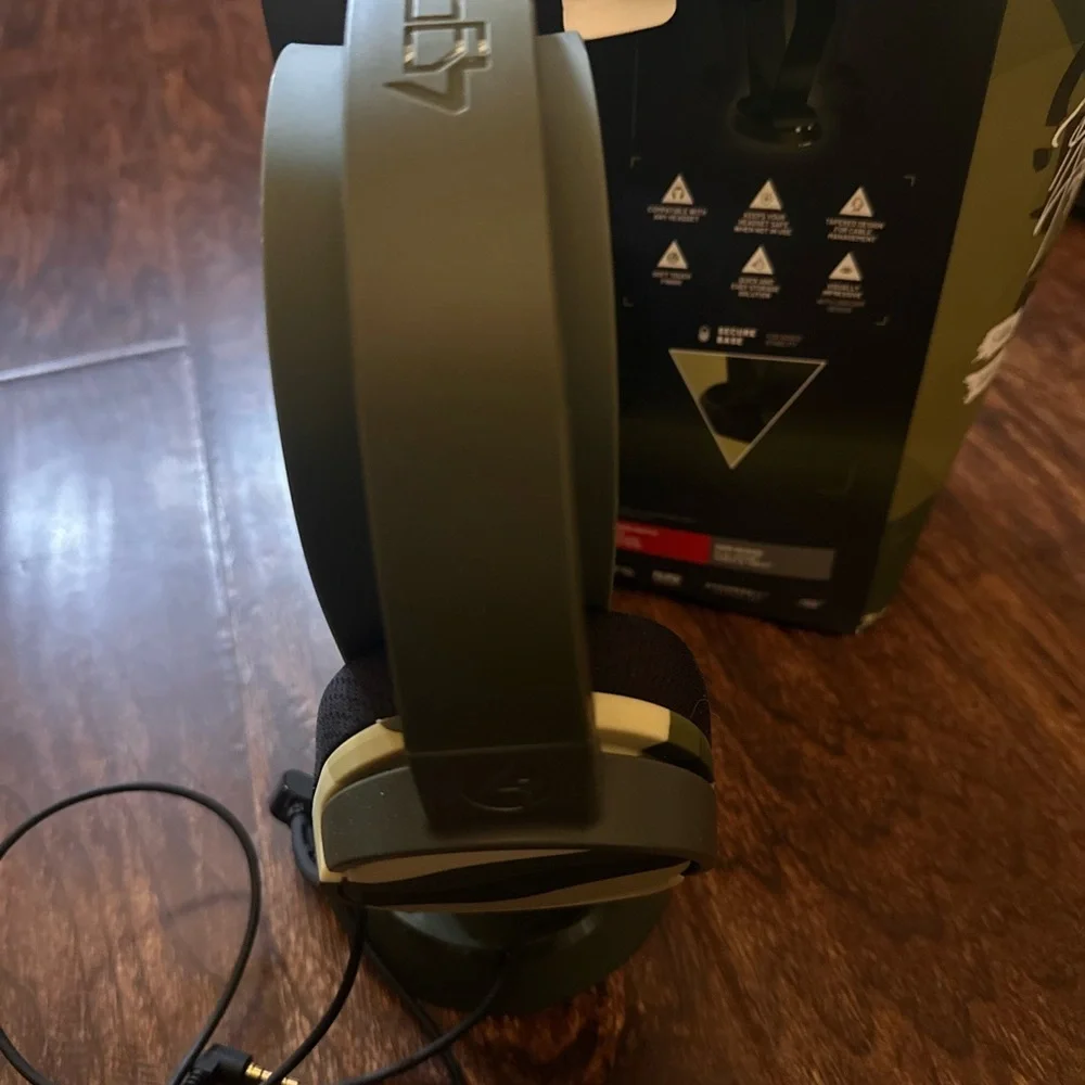 PC Accessory: Wired Headset - 4Gamers Panther Headset with Stand - Wave Forest: